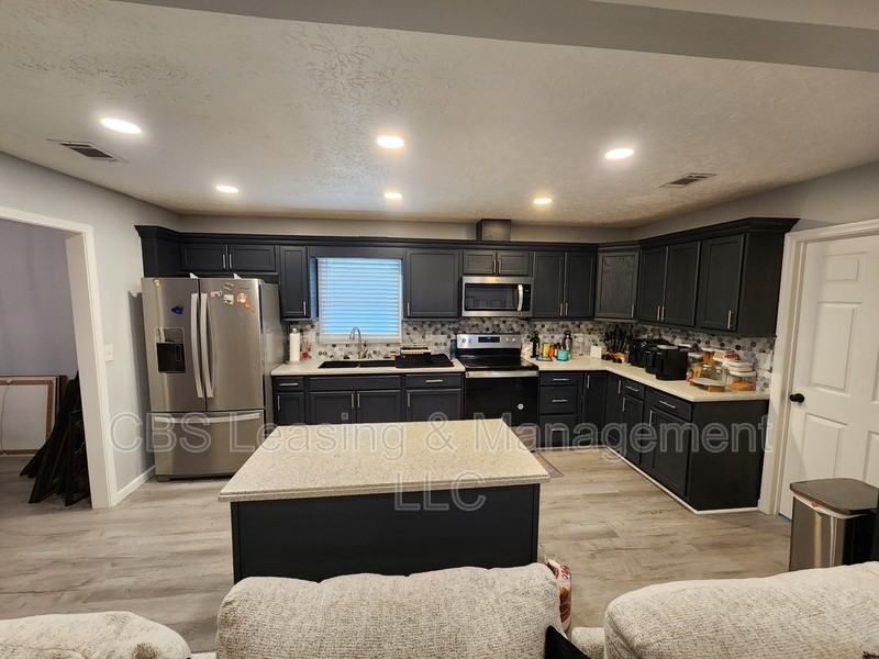 5126 Stonegate Dr - Photo 3 of 20