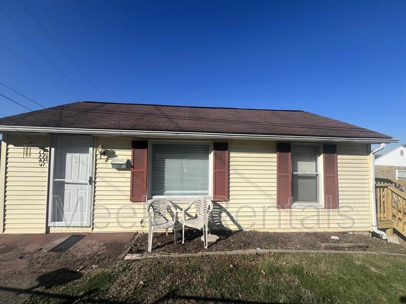 1239 12th St - Photo 2 of 9