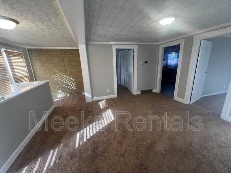 1239 12th St - Photo 3 of 9