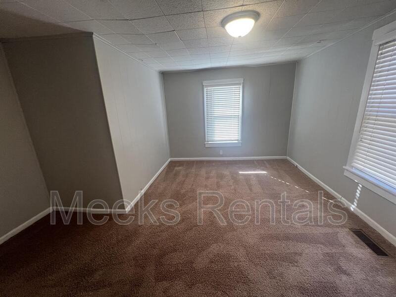 1239 12th St - Photo 5 of 9