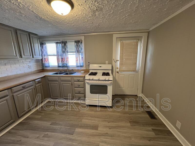 1239 12th St - Photo 7 of 9