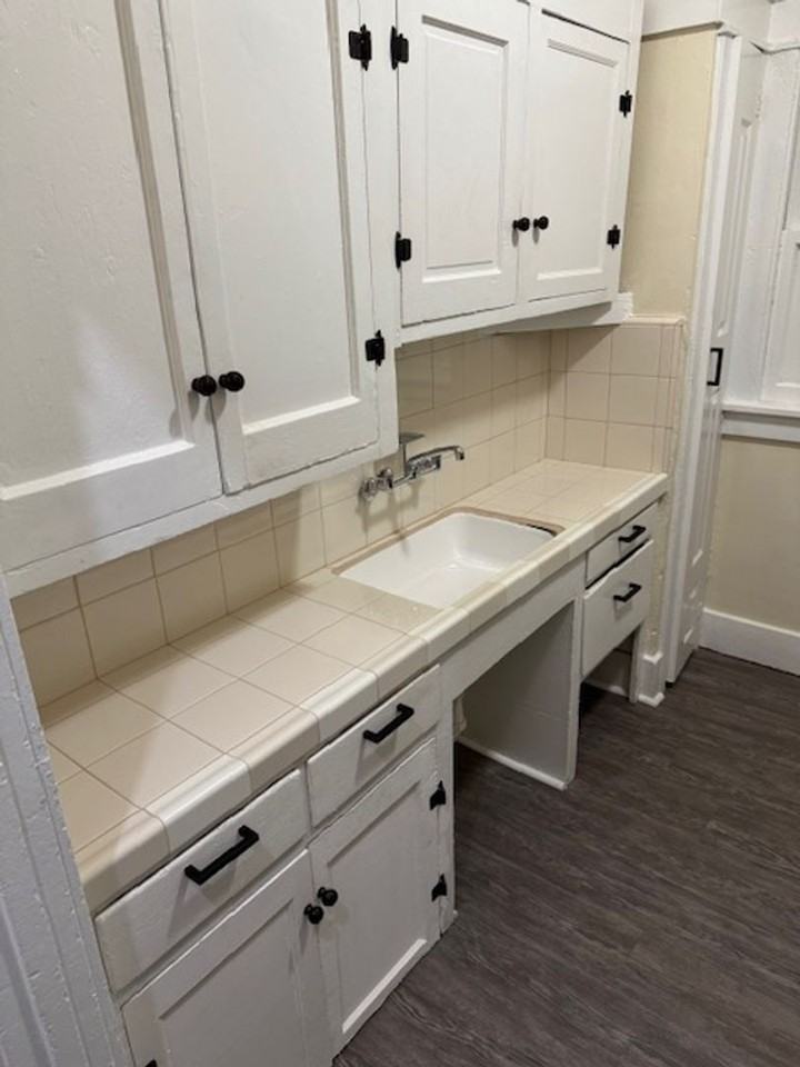 Kaura Building-SOLA - Photo 2 of 9