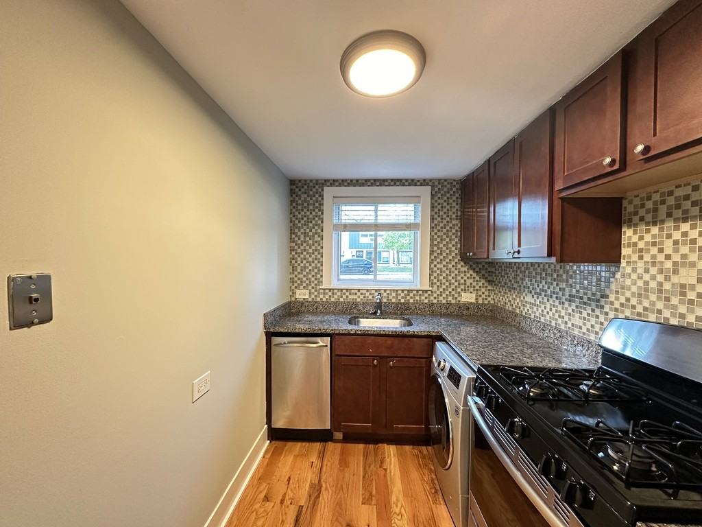 696 Elm Pl #111 - Photo 3 of 21