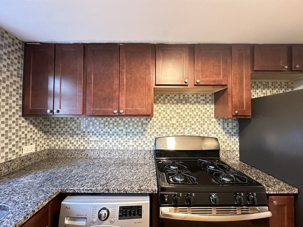 696 Elm Pl #111 - Photo 4 of 21