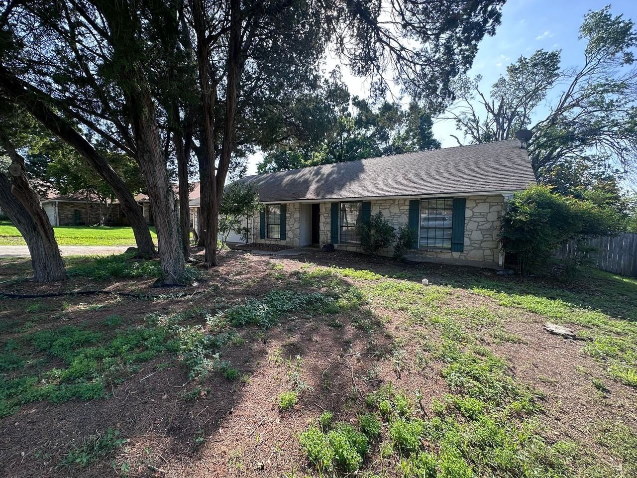 16606 Martins Ferry St - Photo 2 of 21