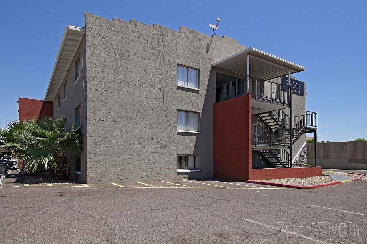 The Edge on Seventeen - Photo 3 of 5