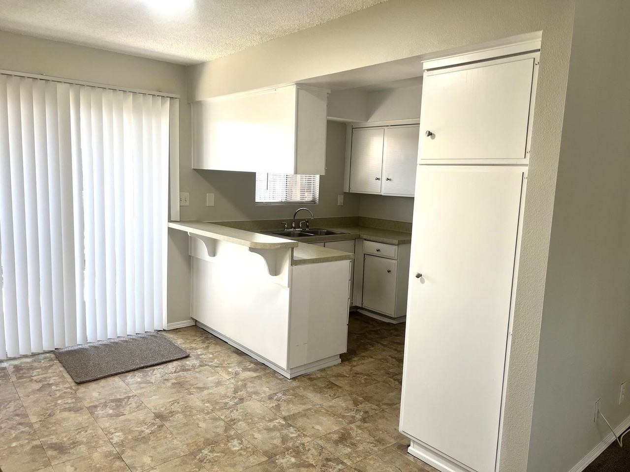 Lamplighter Apartments - Photo 3 of 6