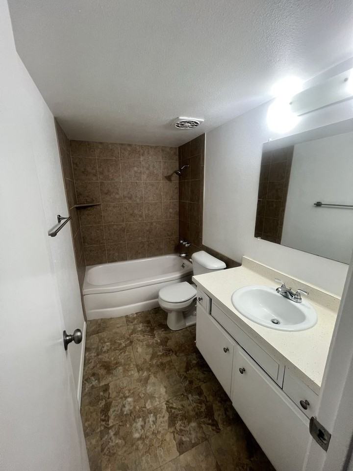 Lamplighter Apartments - Photo 6 of 7