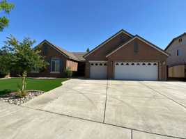 featured image of 4911 W Elkhorn Ave