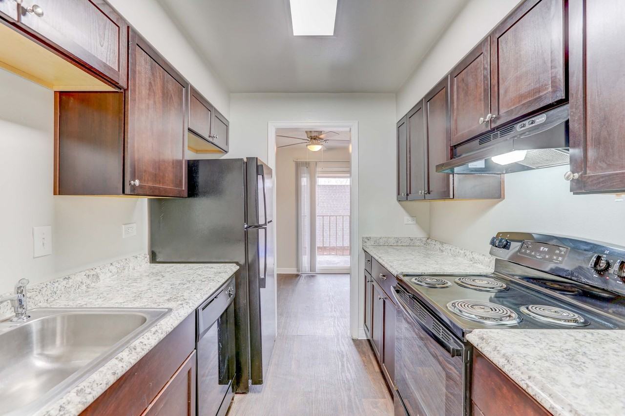 Monaco Parkway Apartments - Photo 7 of 40