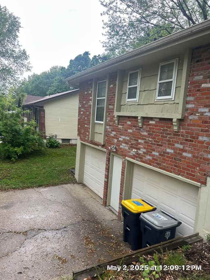 210 Ne 88th St - Photo 2 of 10