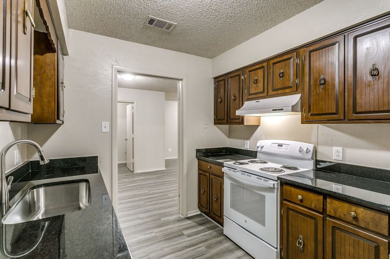 1629 Westridge Dr - Photo 5 of 11