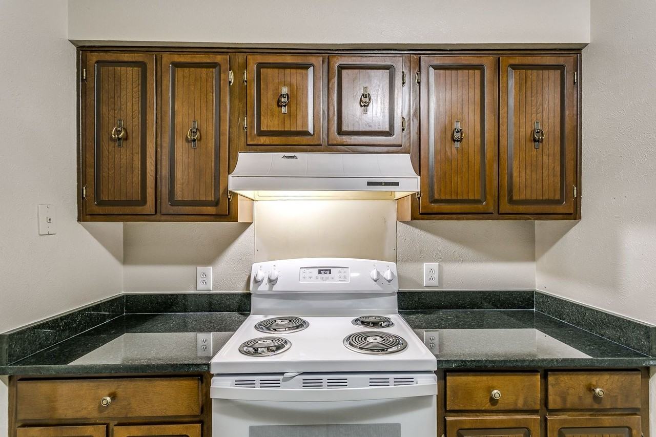 1629 Westridge Dr - Photo 6 of 11