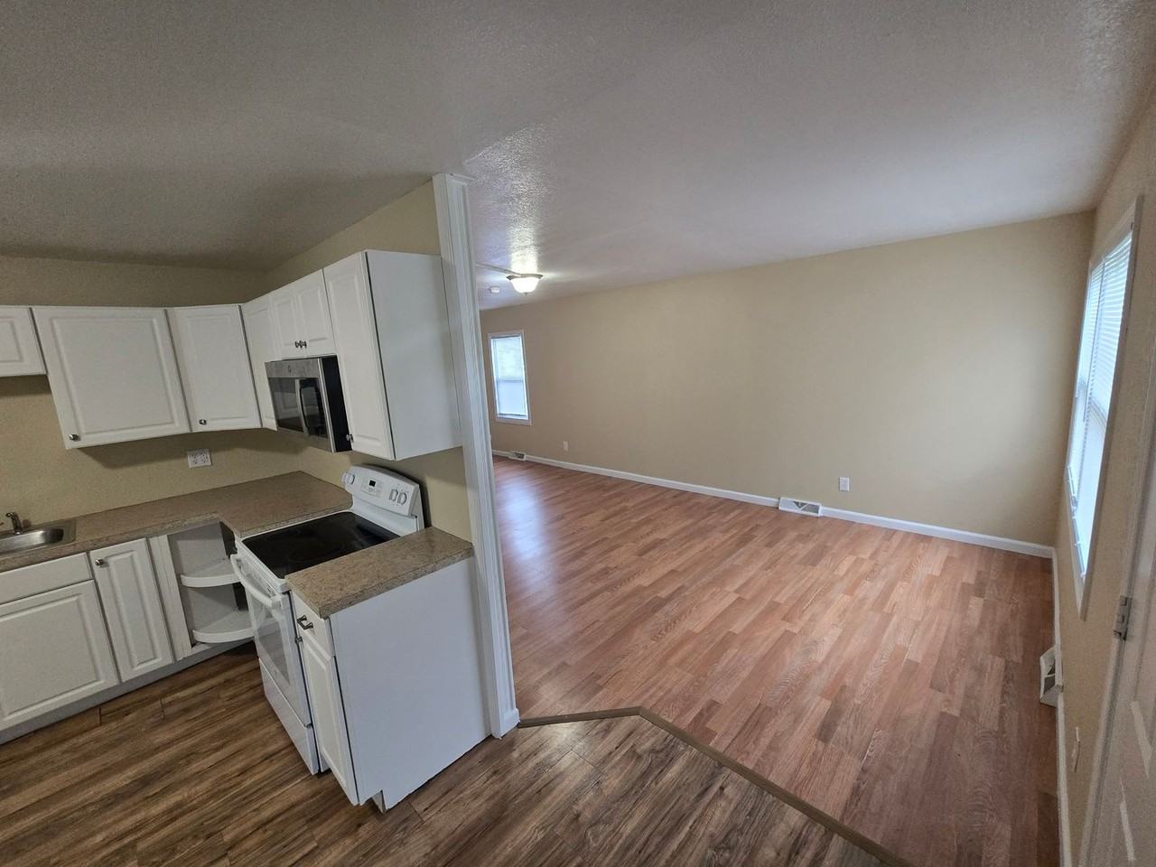 3725 Terrace Dr - Photo 3 of 10