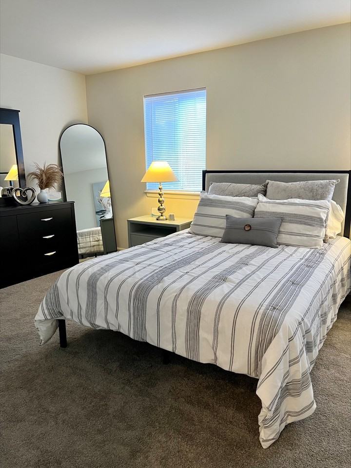 Auburn Pointe - Photo 3 of 11