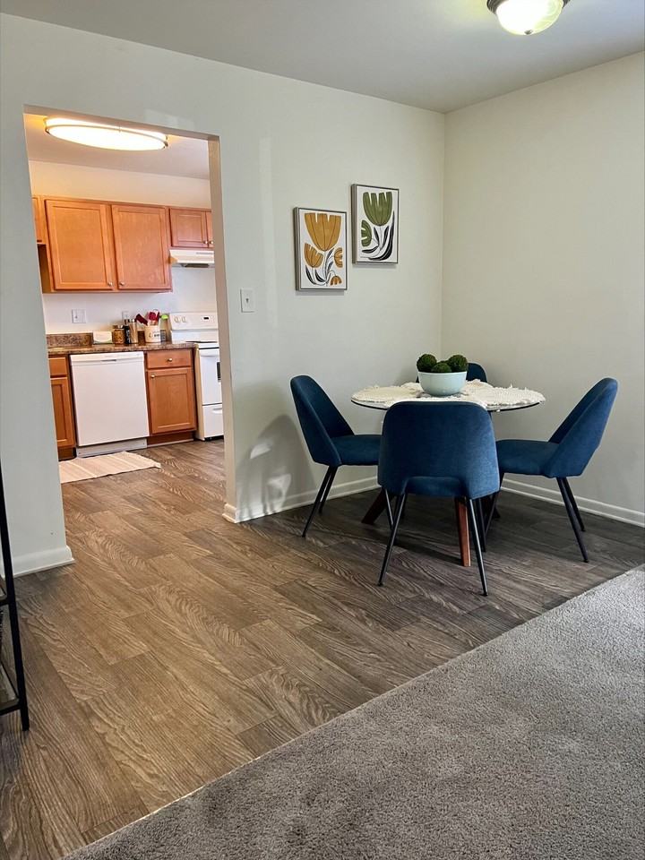 Auburn Pointe - Photo 4 of 11