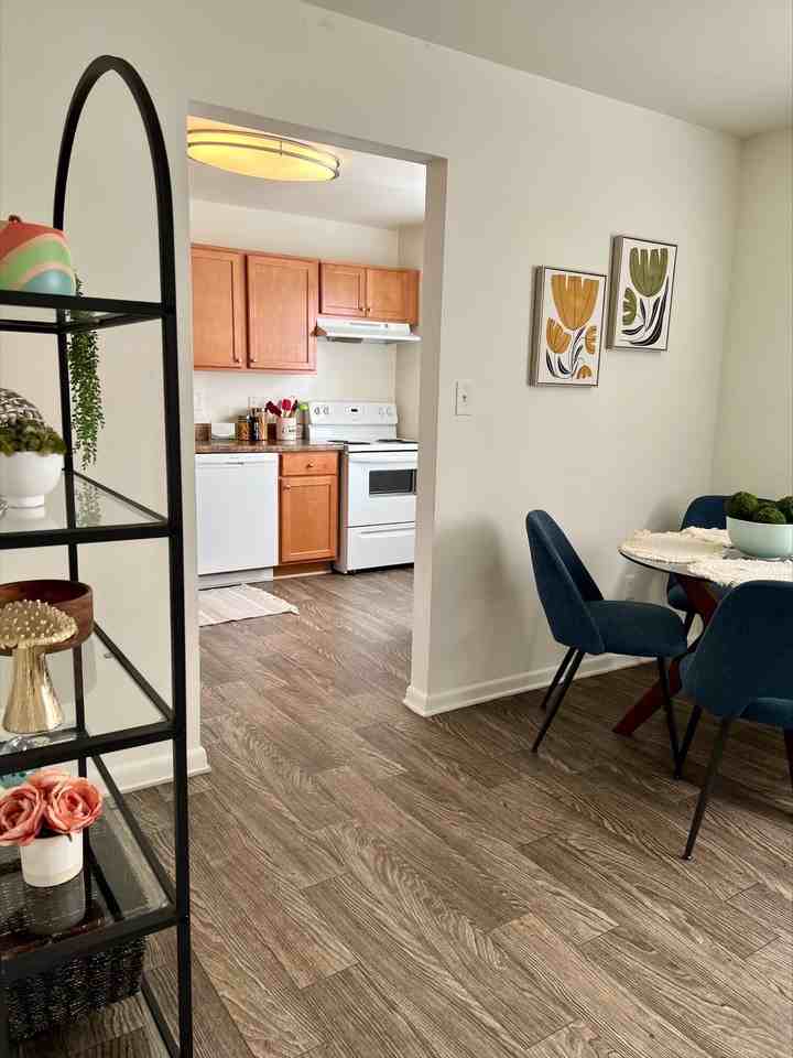 Auburn Pointe - Photo 7 of 11