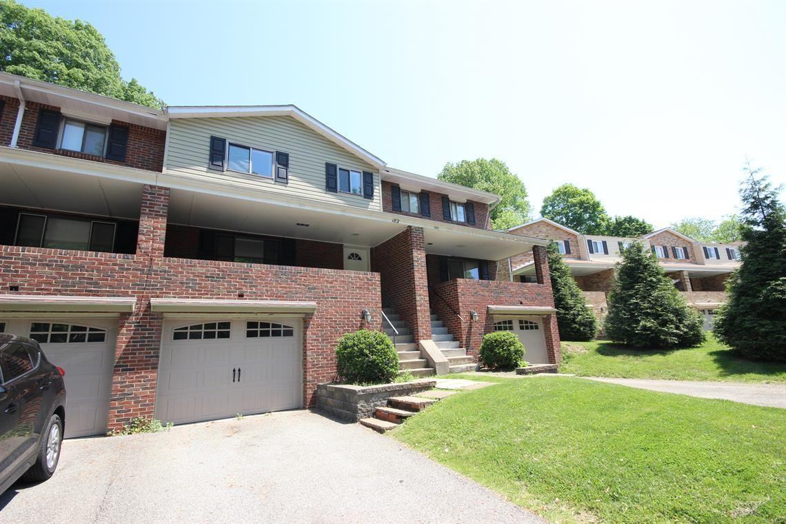 STOTLER TOWNHOMES -- 066 - Photo 7 of 16