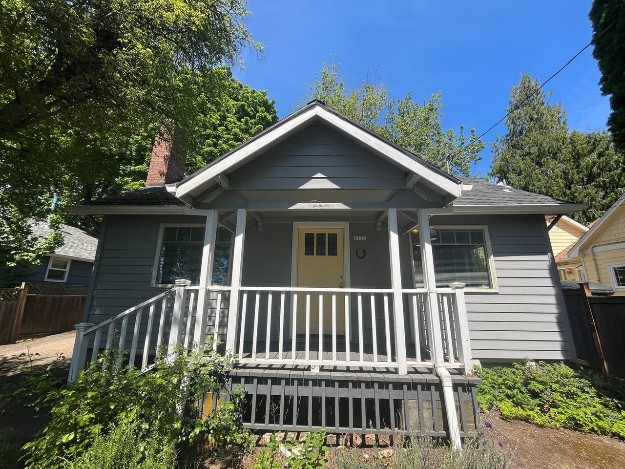 1733 Sw Marigold St - Photo 2 of 22