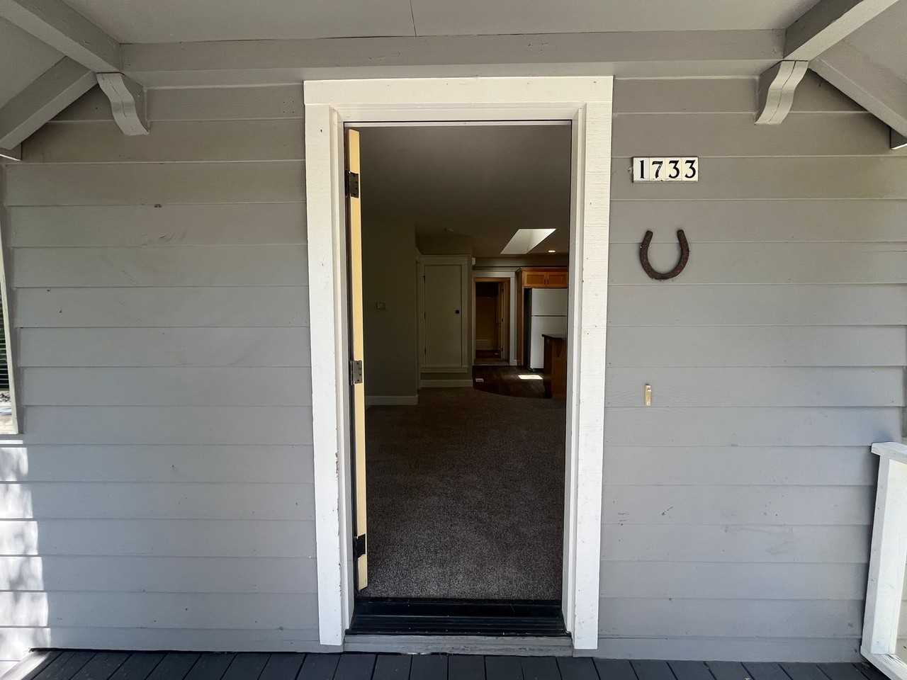 1733 Sw Marigold St - Photo 3 of 22