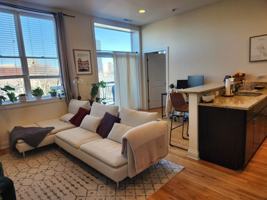 featured image of 918 W Belmont Ave #305