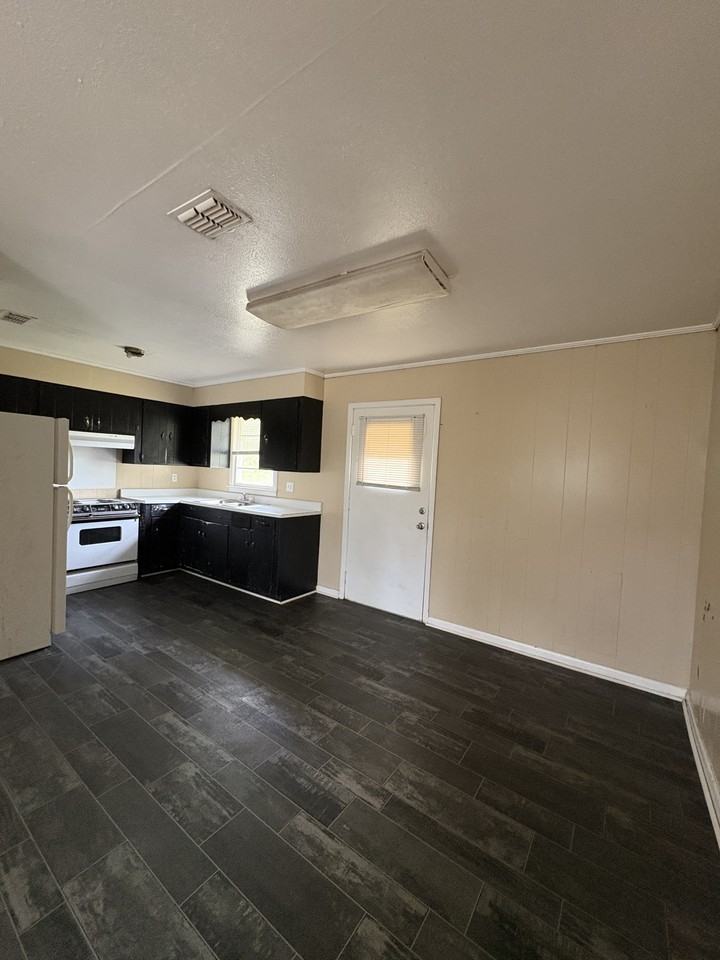 Arnau, 8th, 7th, 6th St. Properties - Photo 3 of 4