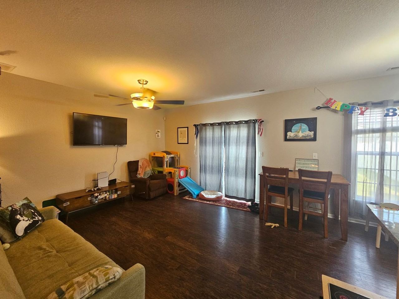 6017 Newington Pl - Photo 4 of 15