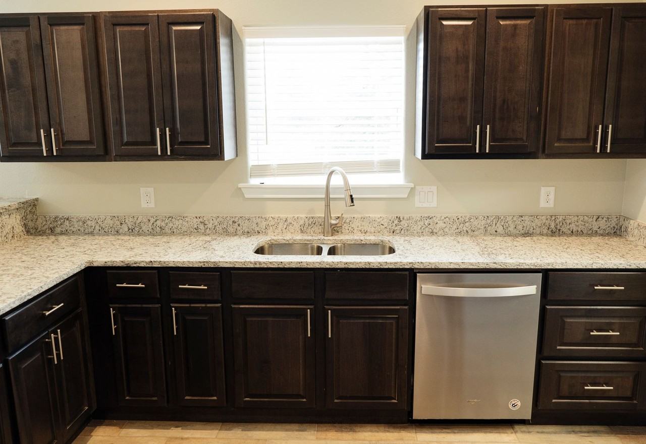 1812 Johnson Dr - Photo 5 of 14