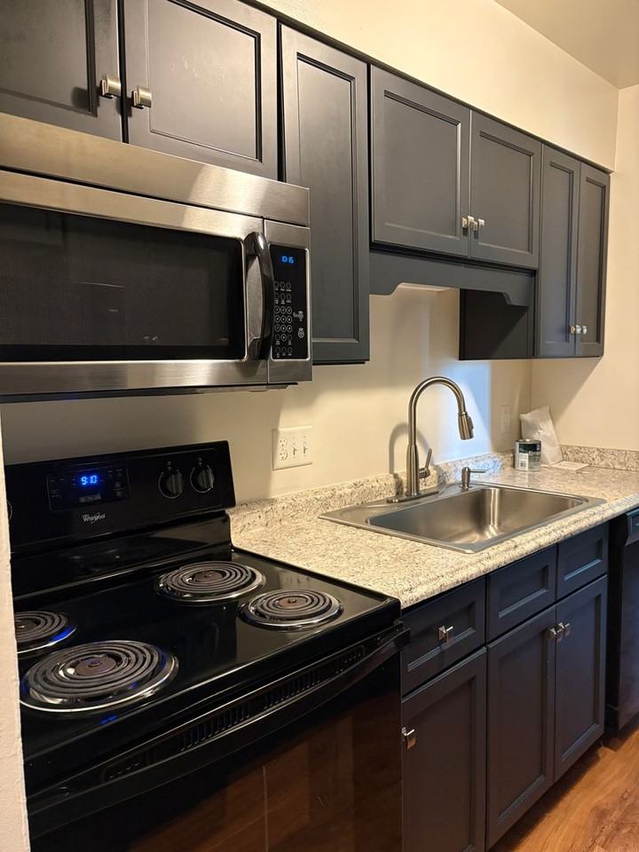 201 Jamestown Cir #E - Photo 2 of 12