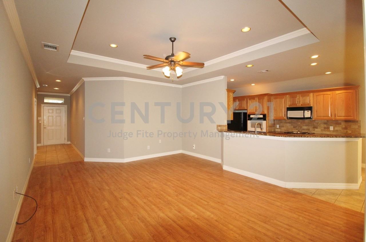 333 Blake Ln - Photo 3 of 15