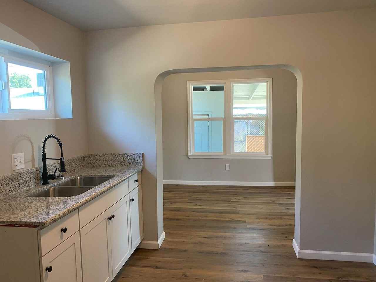 1016 N Willis St - Photo 3 of 13