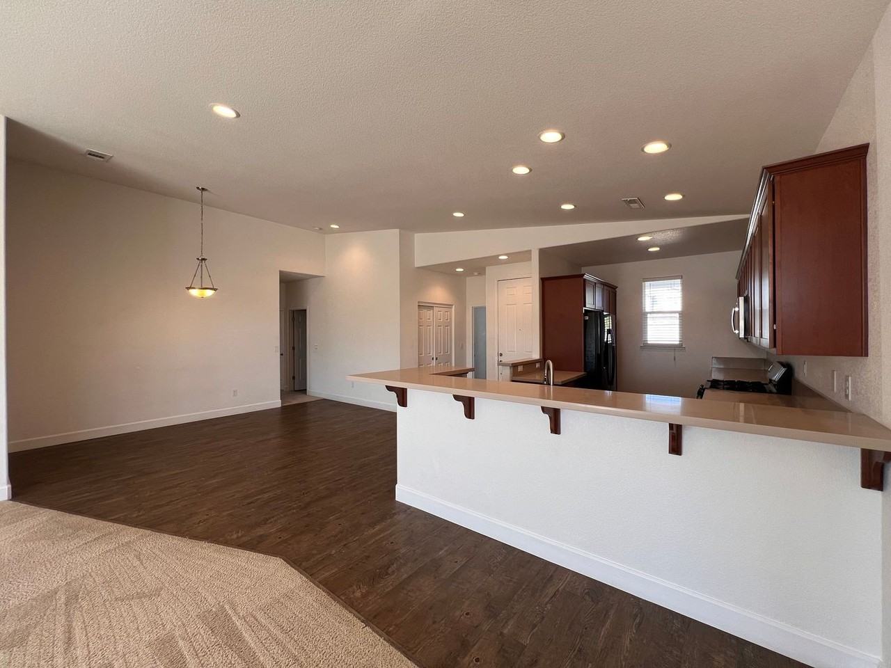 1907 Canal Dr - Photo 2 of 35