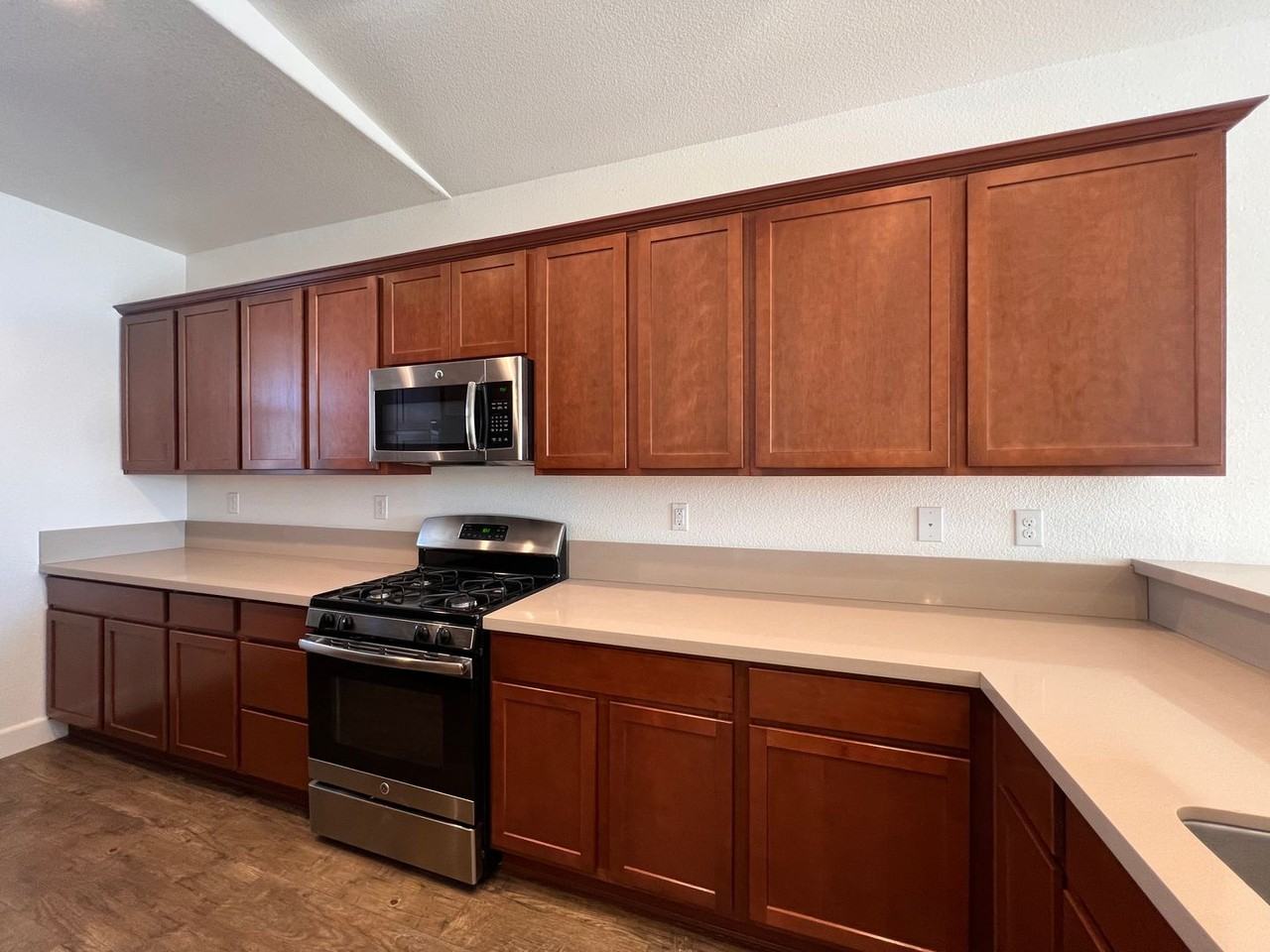 1907 Canal Dr - Photo 4 of 43