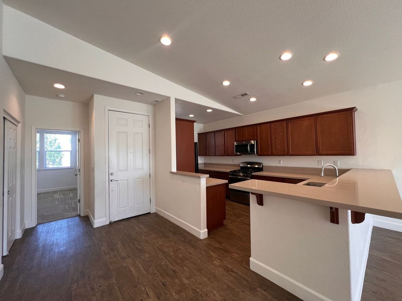 1907 Canal Dr - Photo 3 of 43