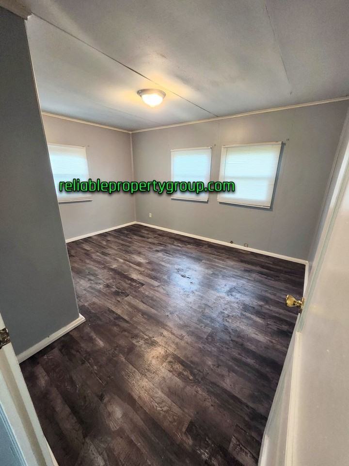4721 Warsaw St - Photo 5 of 9
