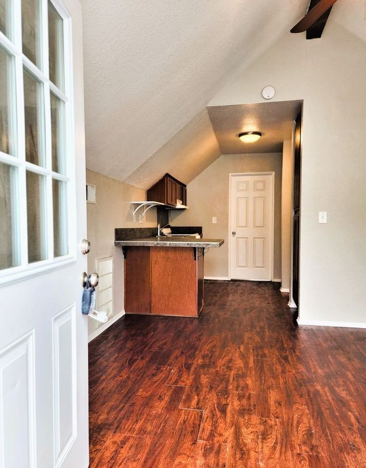 17339 Akley St - Photo 2 of 11