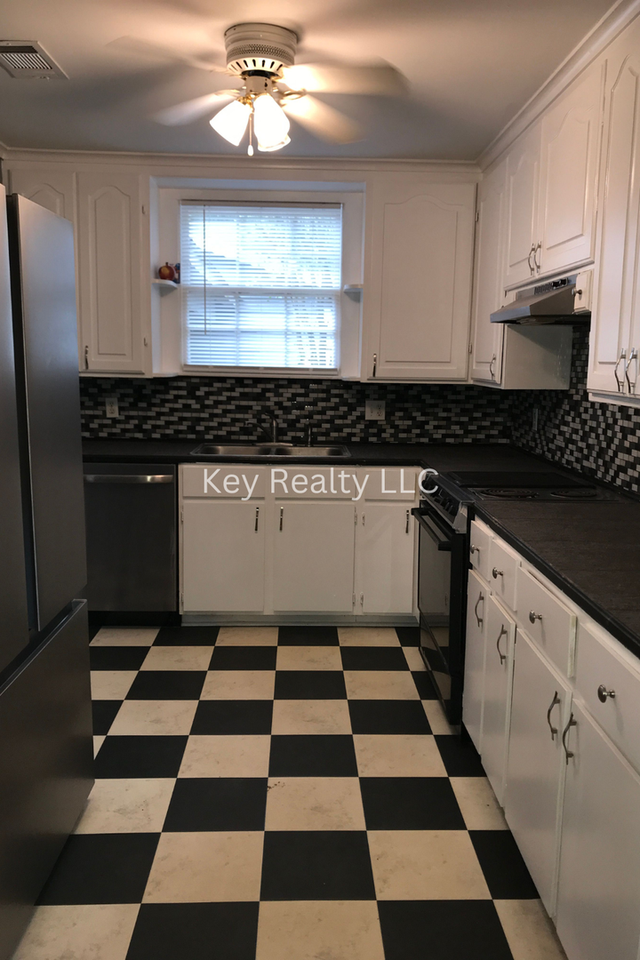 612 19th St - Photo 3 of 7