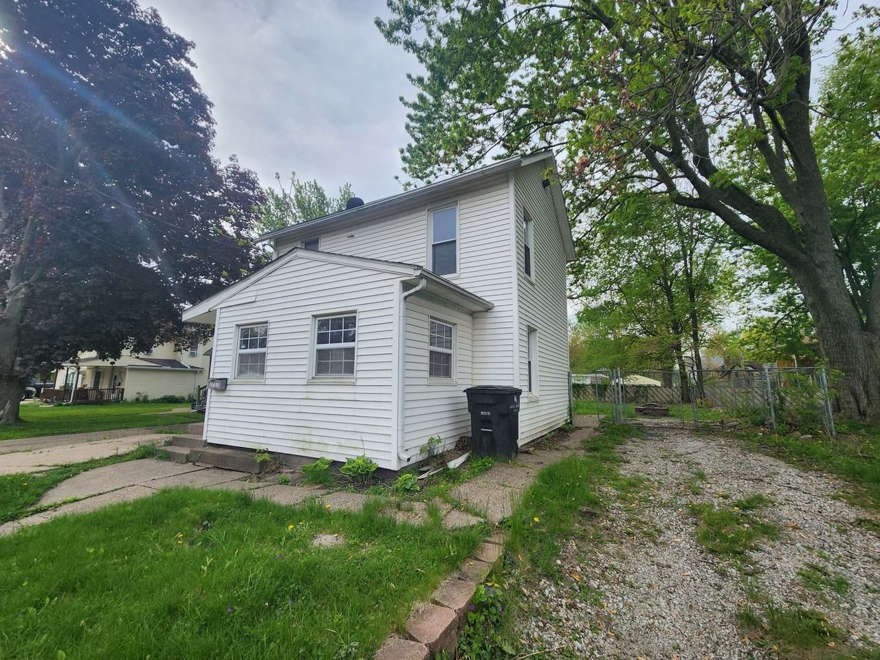 1718 19th Ave - Photo 2 of 15