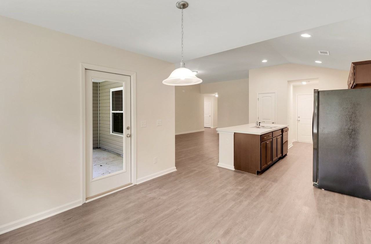 600 Jodi Pl - Photo 7 of 12