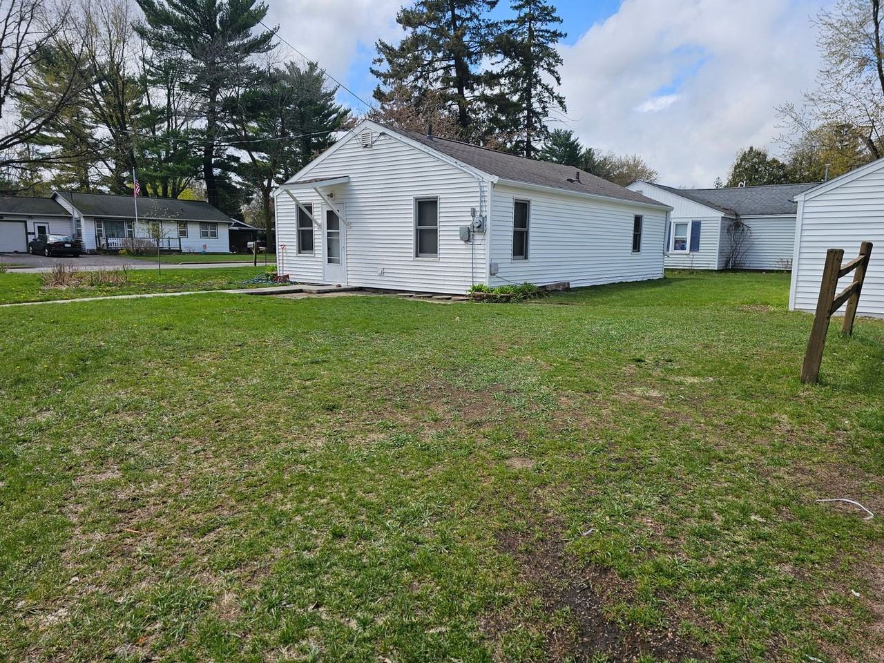 417 Wood Ave - Photo 2 of 16