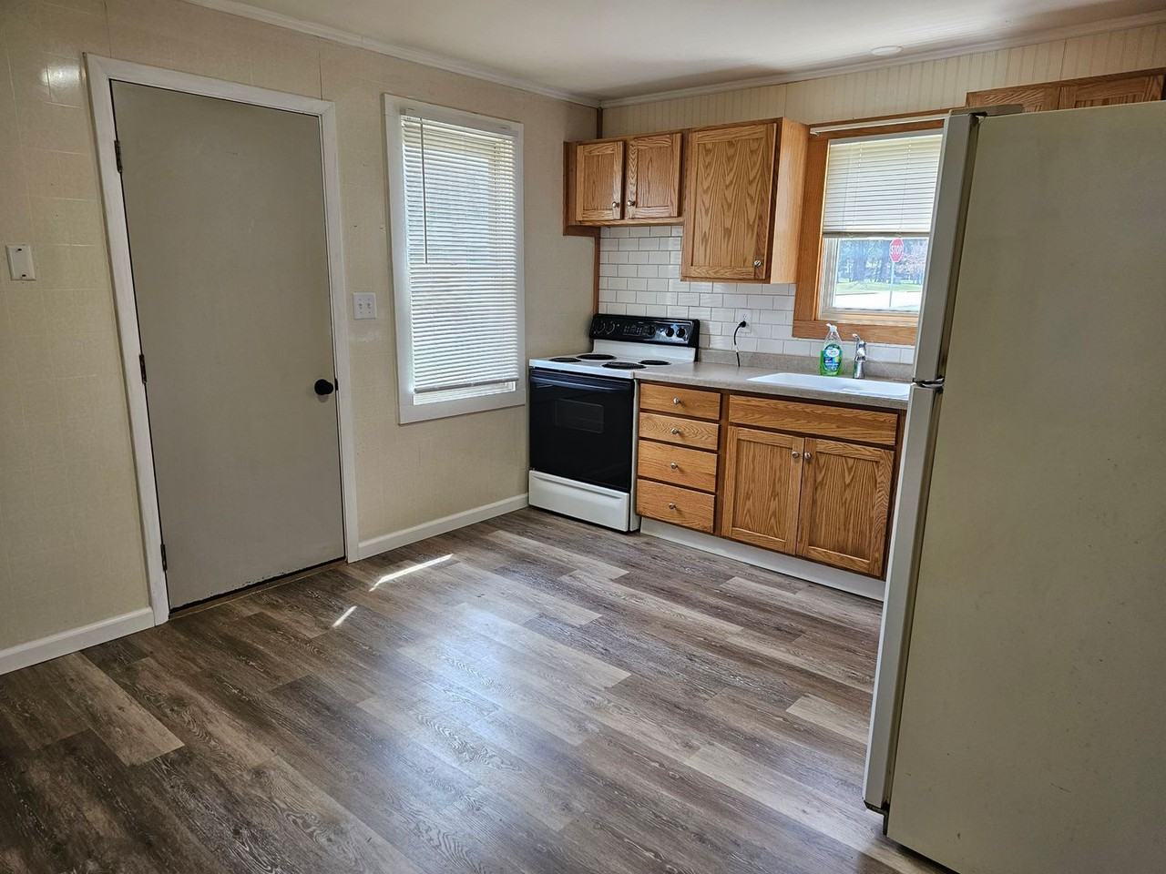 417 Wood Ave - Photo 5 of 16