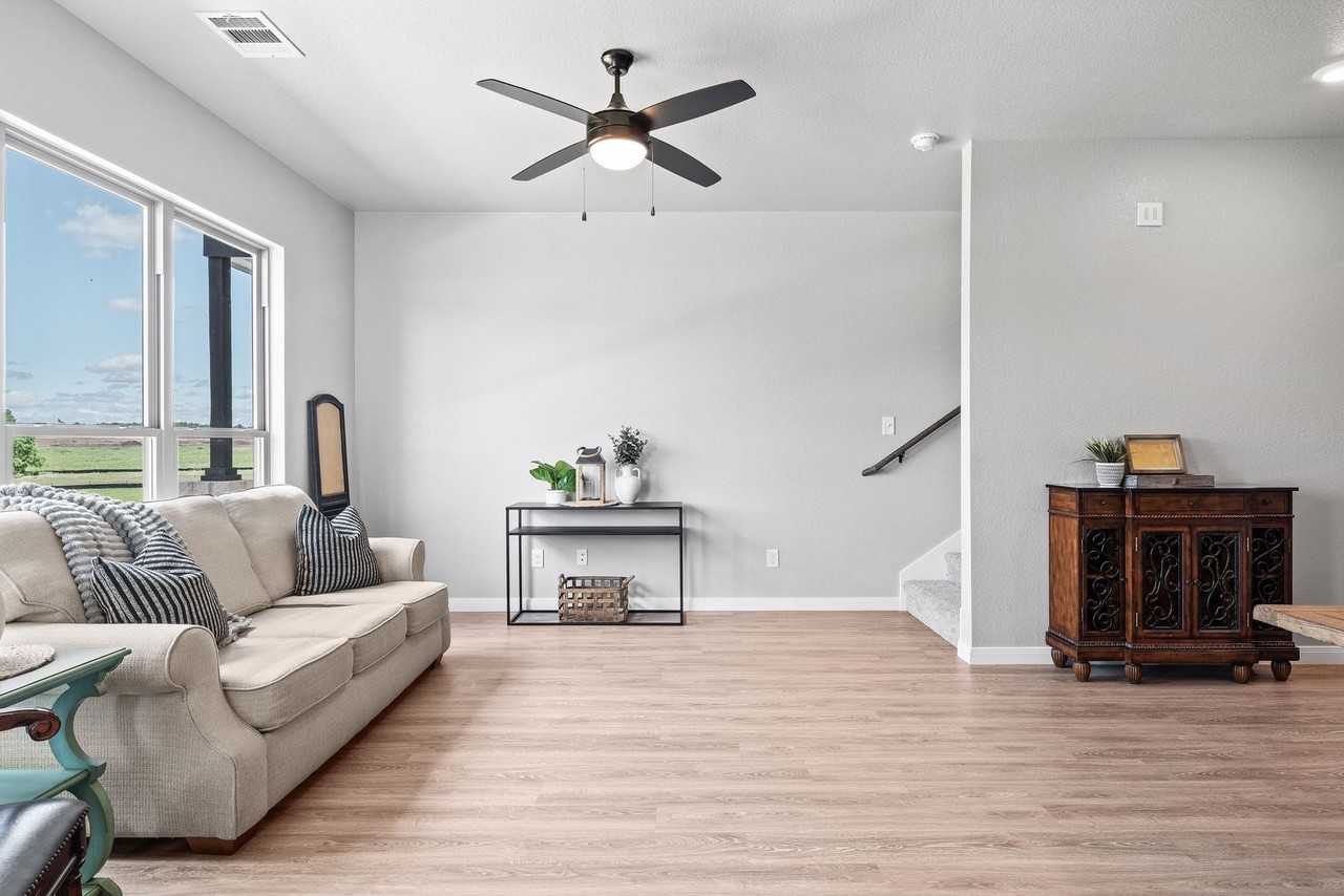 617 Meiomi Dr - Photo 3 of 32