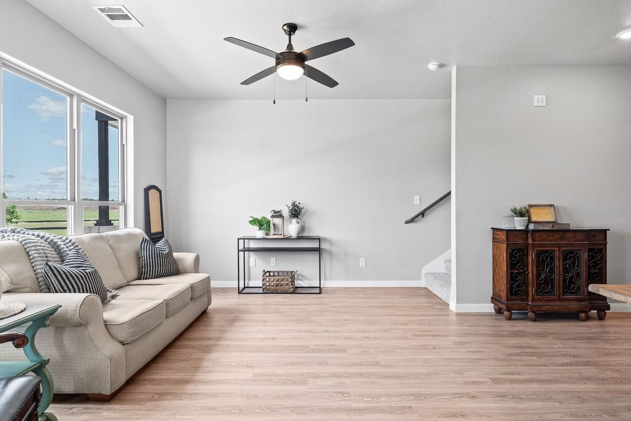 746 Meiomi Dr - Photo 3 of 32