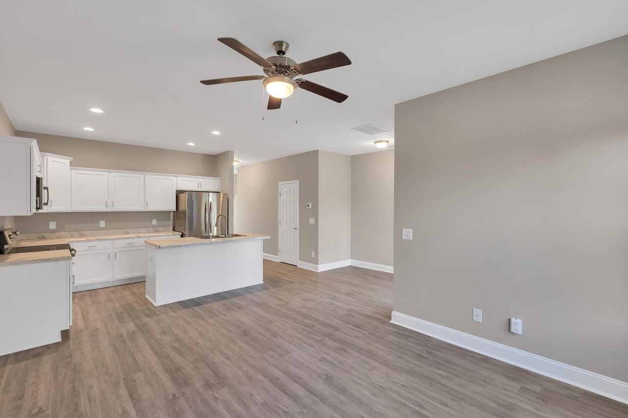 309 S Stingray Ln - Photo 3 of 22