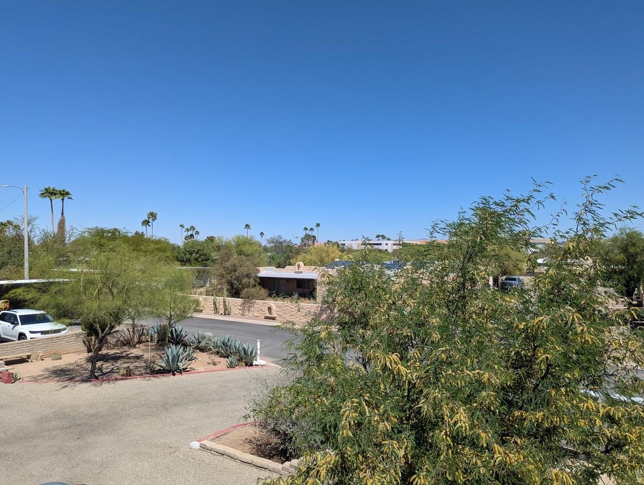 ** TWO (2) MONTHS FREE ** Junior Suite apartment home nestled in a secluded neighborhood with beautiful mountain views - Photo 3 of 10