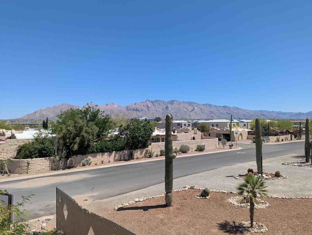 ** TWO (2) MONTHS FREE ** Junior Suite apartment home nestled in a secluded neighborhood with beautiful mountain views - Photo 4 of 10