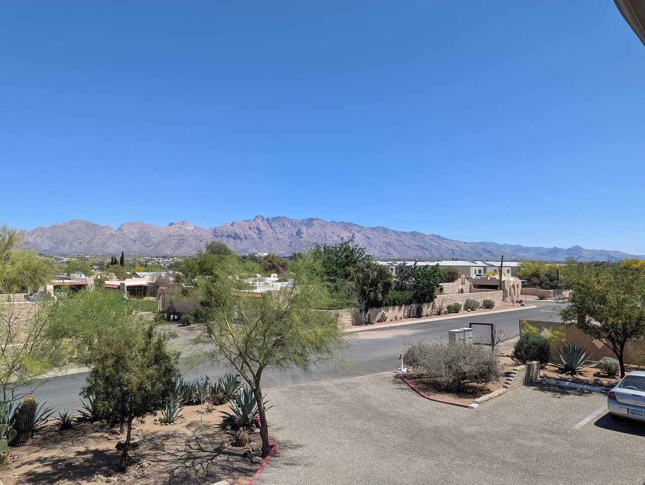 ** TWO (2) MONTHS FREE ** Junior Suite apartment home nestled in a secluded neighborhood with beautiful mountain views - Photo 6 of 10