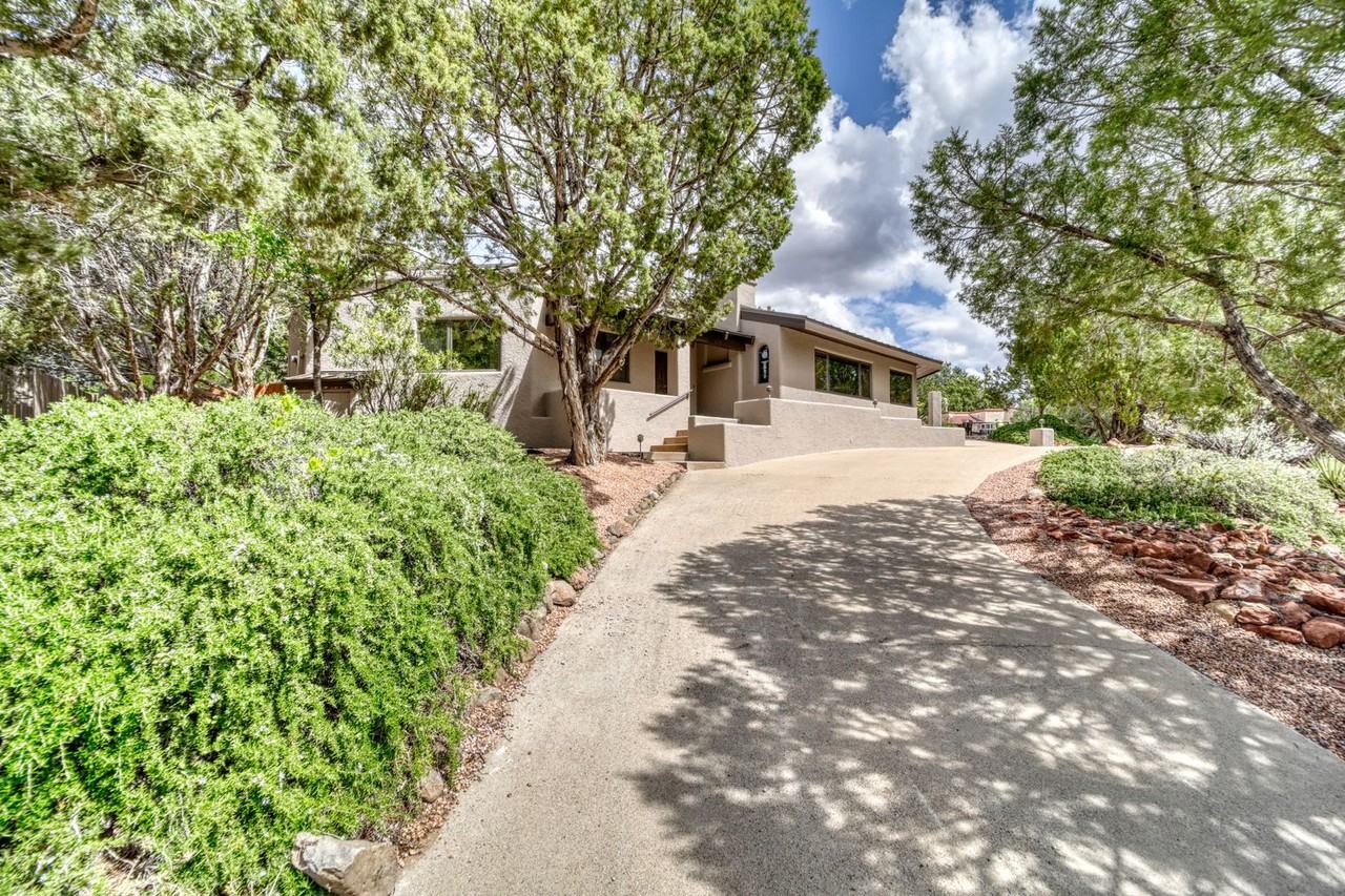 204 Bowstring Dr - Photo 2 of 50