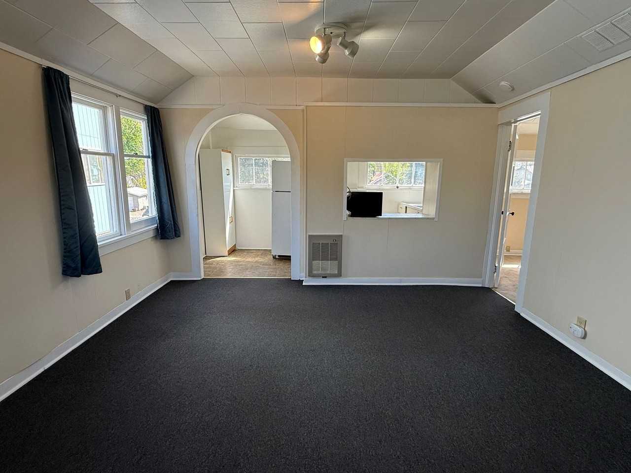 106 Parkhill St - Photo 3 of 10