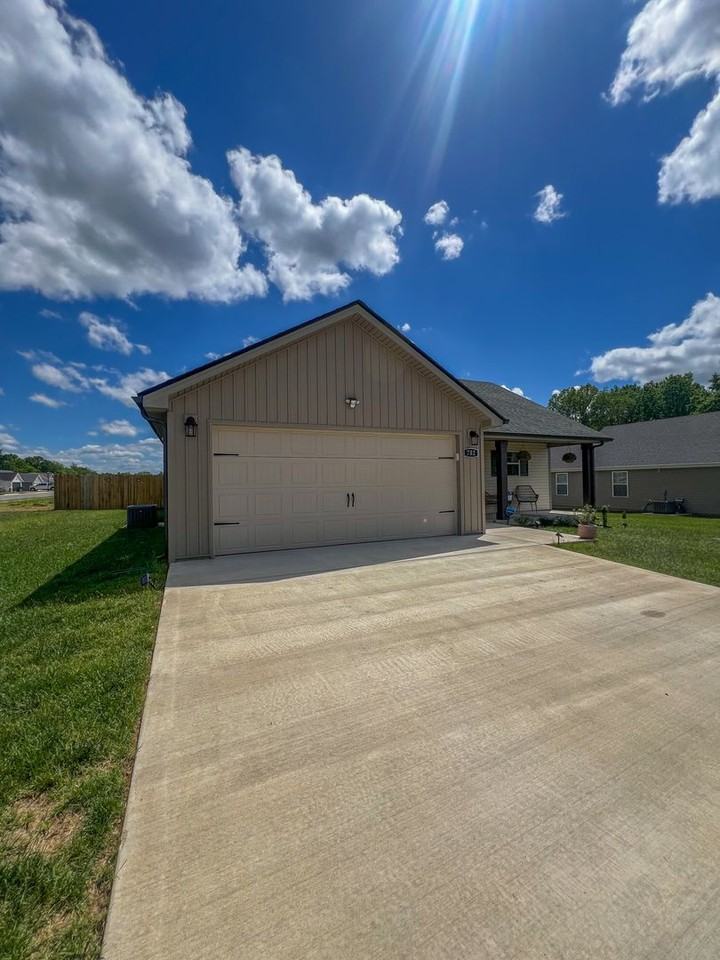 702 Gleason Dr - Photo 2 of 50